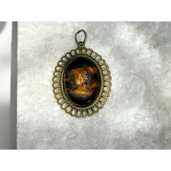 Vintage Tortoise Colored Baroness Victorian Cameo Pendant - Picture 7 of 7